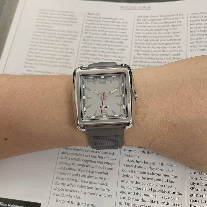 GOLDEN Personality Klasszikus retro mutatós férfi kvarcóra Egyszerű diákúszás, vízálló 100 méteres búvárkodás elektronikus karóra ZD