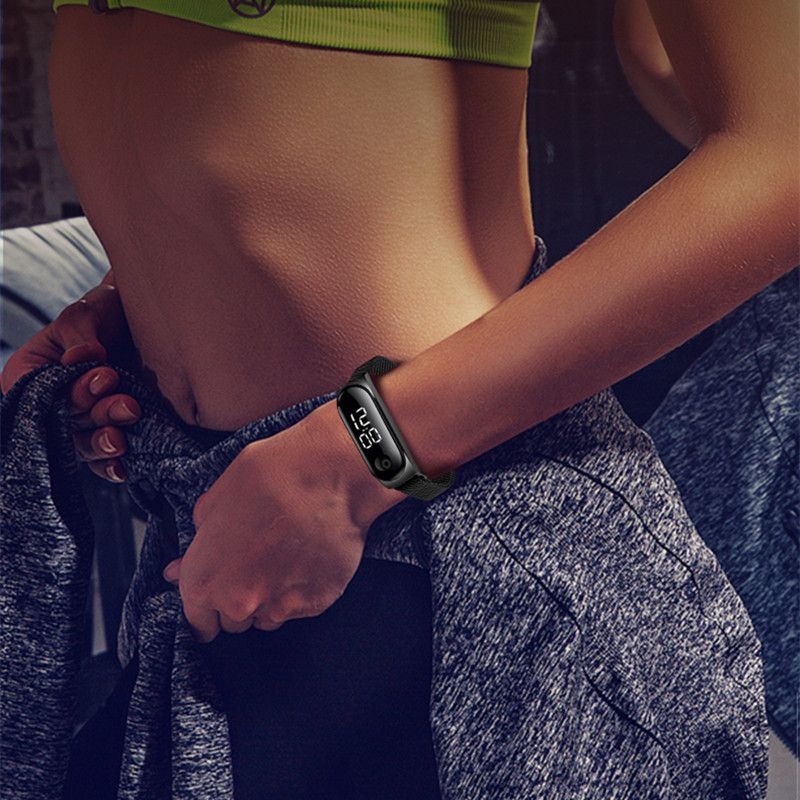 Kuum luksusliku brändi disainiga LED-kell Multifunktsionaalne eluaegne veekindel käekell meestele Elektroonilised spordi digitaalkellad Relogio Masculino