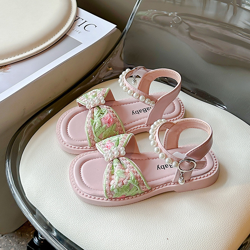 Tüdrukute sandaalid rahvuslikus stiilis Uued Hiina mugavad pehme tallaga kingad 2024 Uued vabad varbad, pärlitest tüdruku printsessi stiil