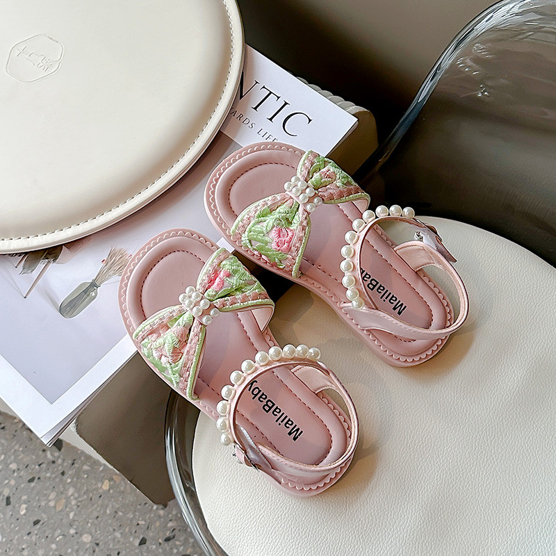 Tüdrukute sandaalid rahvuslikus stiilis Uued Hiina mugavad pehme tallaga kingad 2024 Uued vabad varbad, pärlitest tüdruku printsessi stiil