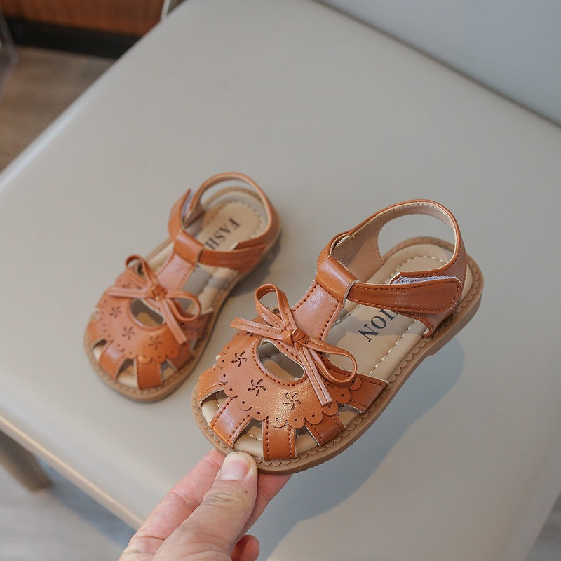 Tüdrukute sandaalid