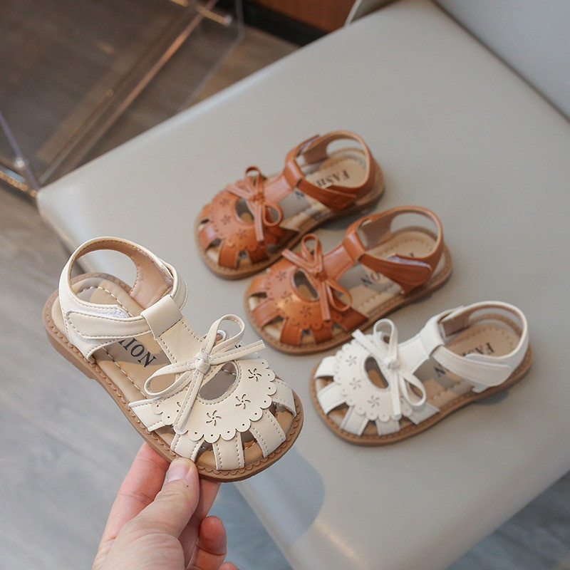 Tüdrukute sandaalid