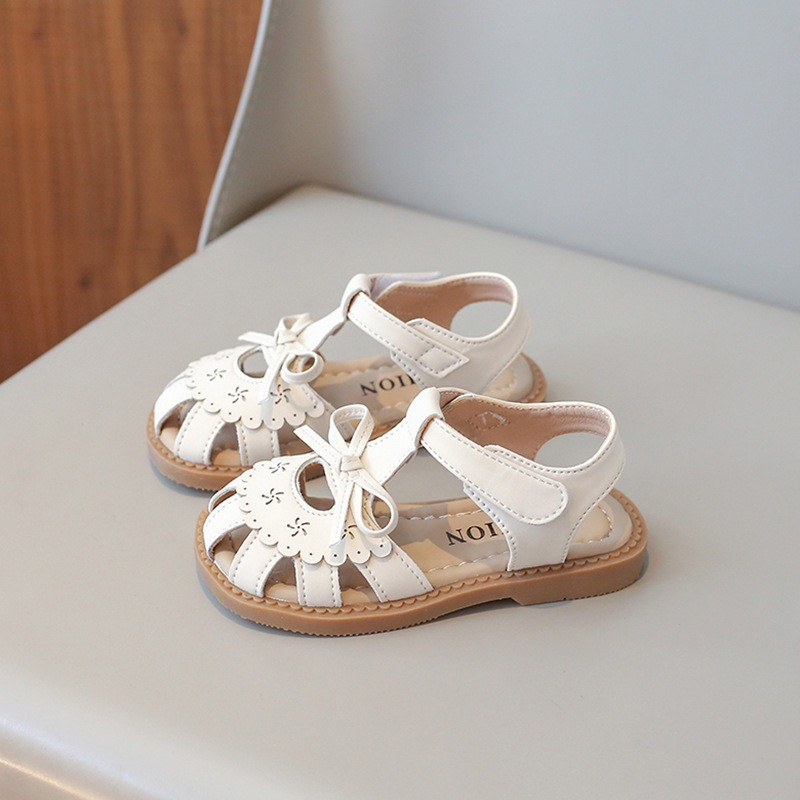 Tüdrukute sandaalid