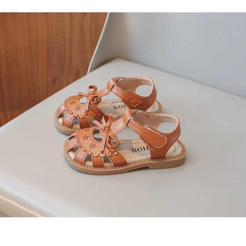 Tüdrukute sandaalid