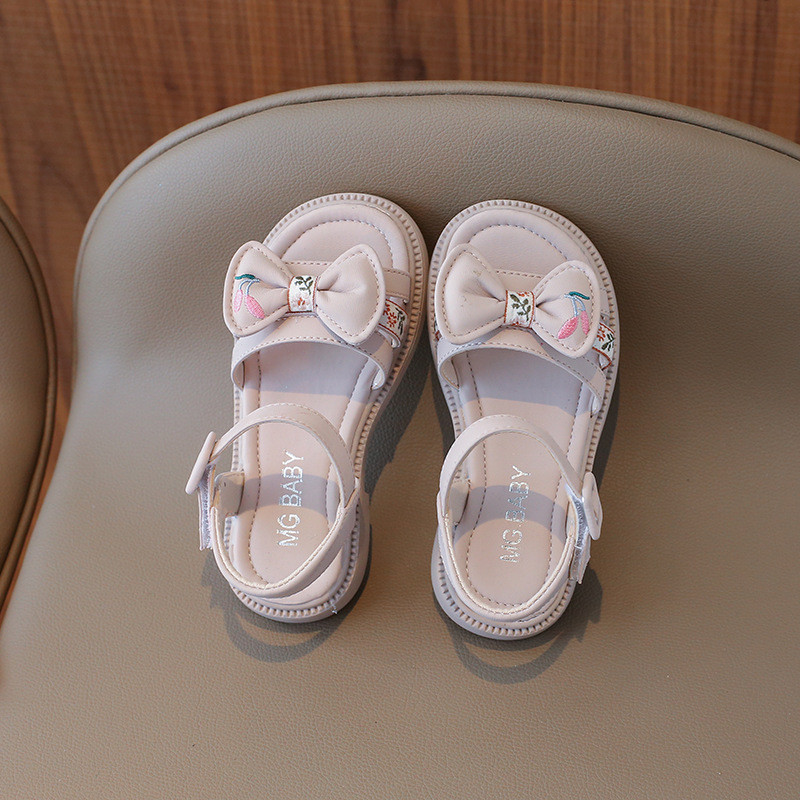 2024 új divatos lányok strandcipő gyermek szandál lány nyári puha talpú csúszásmentes nagy gyerek hercegnő cipő