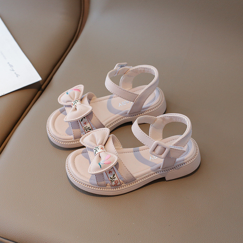 2024 új divatos lányok strandcipő gyermek szandál lány nyári puha talpú csúszásmentes nagy gyerek hercegnő cipő