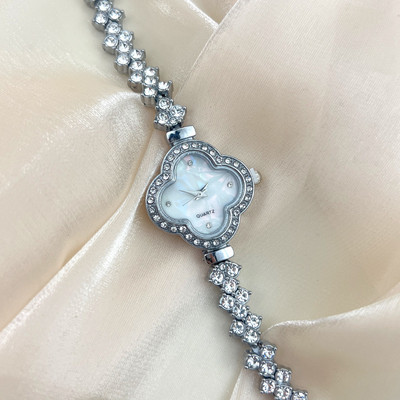 Női óra márkájú gyémánt szett luxus karkötő óra Divatos és elegáns kvarc óra Reloj V127