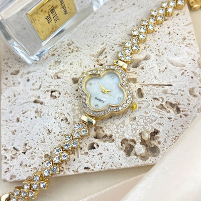 Női óra márkájú gyémánt szett luxus karkötő óra Divatos és elegáns kvarc óra Reloj V127