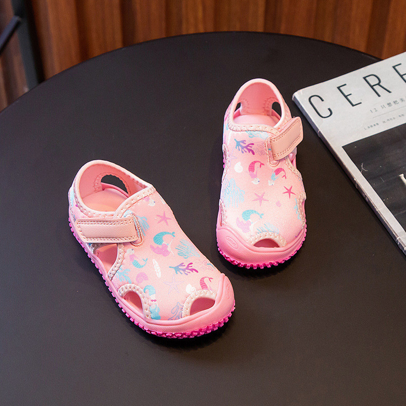 Gyerekcipők Nyári Új, Légáteresztő Hollow Out Lánycipők Strandszandálok Beltéri Baba Kisgyermek Puha Talp Csúszásmentes Alkalmi Cipők 크록스