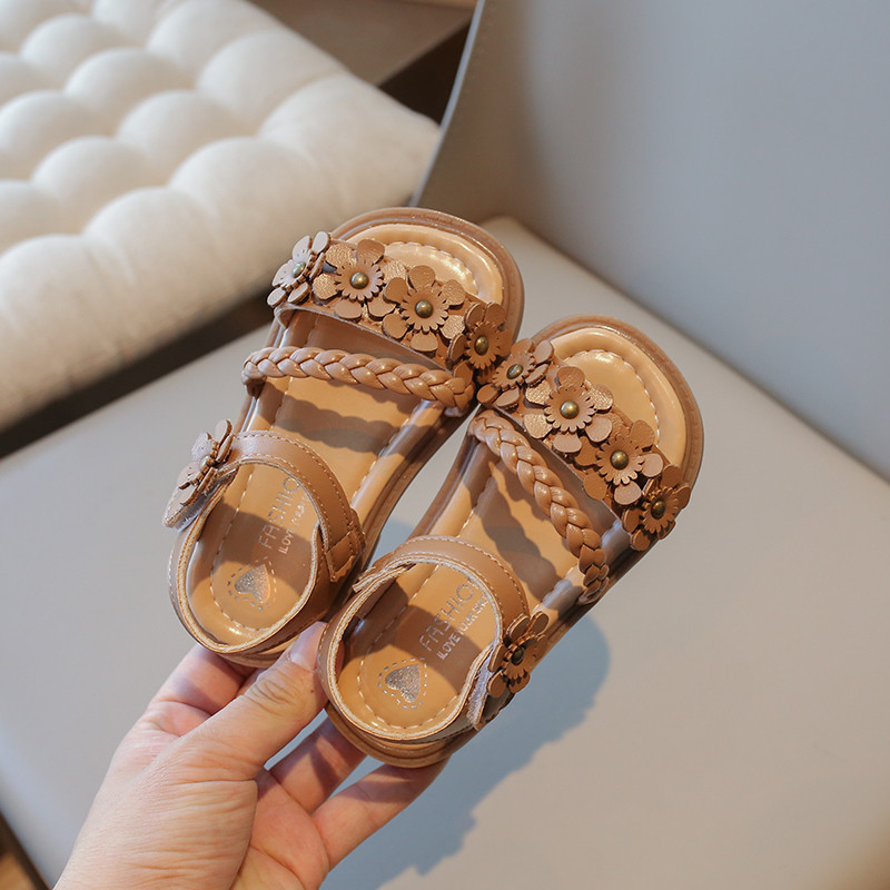 Nyári kislány papucsok, puha talpú, kényelmes, csúszásgátló kisgyermekek hercegnős csúsztatható szandálok virágokkal strandcipővel