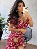 2024 nyár új vékony mini virágos női ruha Szexi V-nyakú, hát nélküli fodros vállruhák Női divatos ingázási ruházat