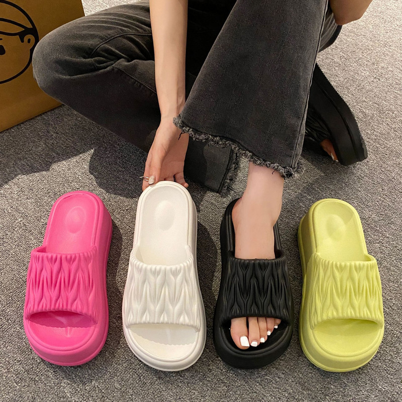 2023 nyári új, vastag talpú női papucs hétköznapi felsőruházathoz, puha talppal, csúszásgátló magassarkú női papucs