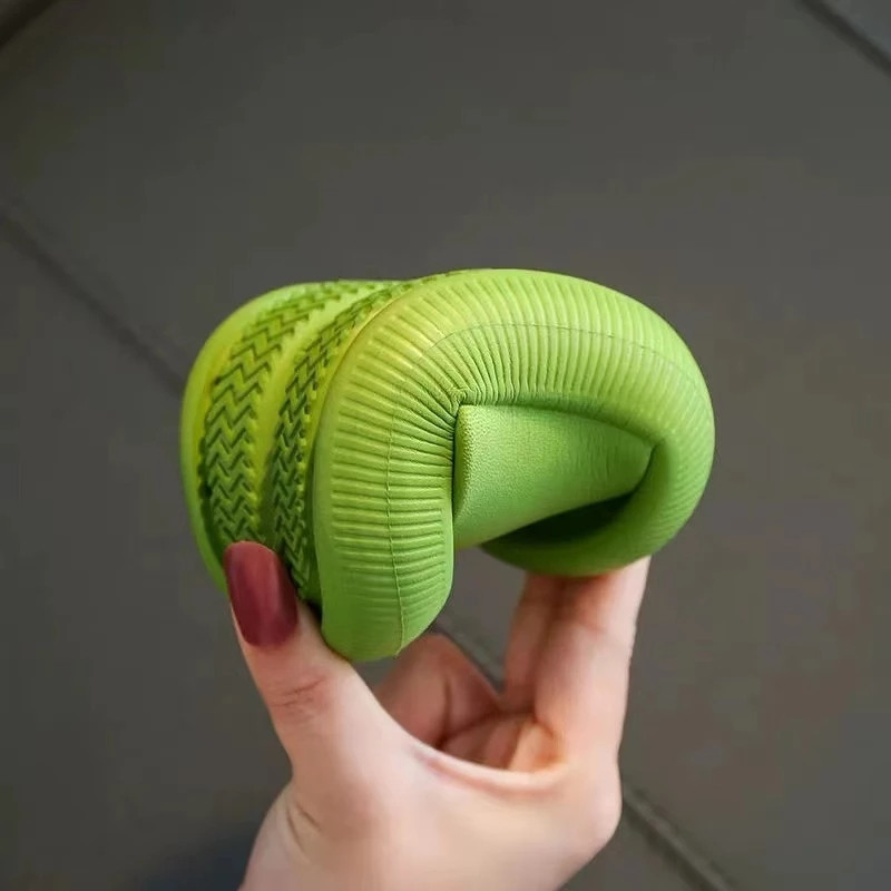 Nyári gyermekek hétköznapi papucsok egyszínű, légáteresztő, csúszásmentes otthoni fürdőszoba strand gyerekeknek puha papucsok fiúknak lányoknak benti cipők