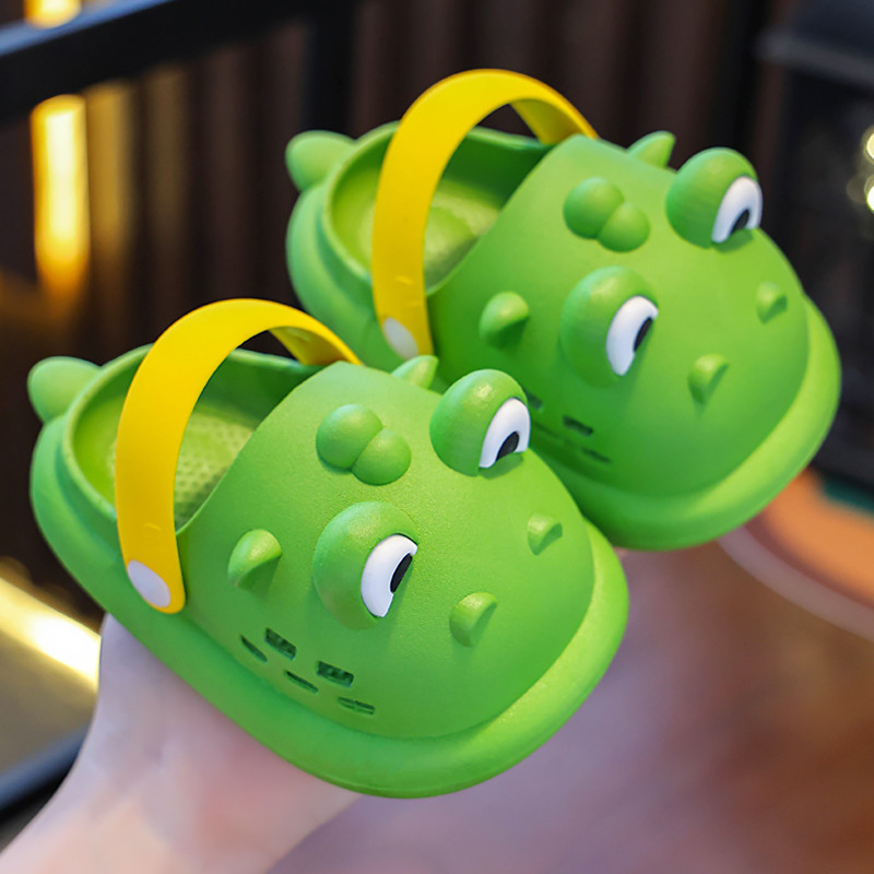 Nyári gyerekpapucsok Aranyos rajzfilm dinoszaurusz lábujjak becsomagoló szandálok fiúknak lányoknak tipegő papucsok csúszásmentes otthoni gyerekcipők