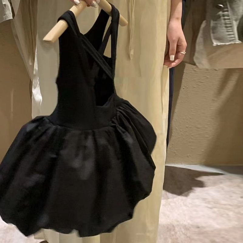 Meiteņu, mazuļu, melna, atvērta mugura, kleita bez piedurknēm, bērnu kleita ar ziediem, 2023. gada vasara, jauna princeses kleita