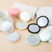 Jauki krēmkrāsas apaļš kosmētikas spogulis meitenei dāvanu rokai Mini salokāms pārnēsājams tualetes spogulis kabatas divpusējs aplauzums kompakts spogulis