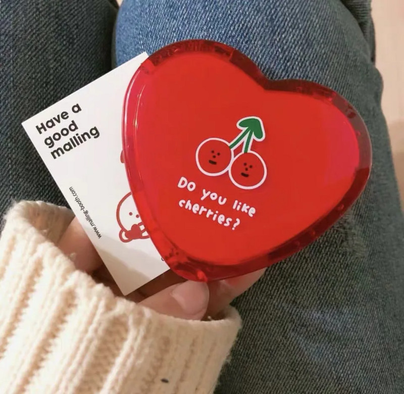 1PC Mini ogledalo za šminkanje s uzorkom crvene trešnje u obliku srca, prijenosno džepno ogledalo, dvostrano sklopivo kozmetičko ogledalo, darovi za žene