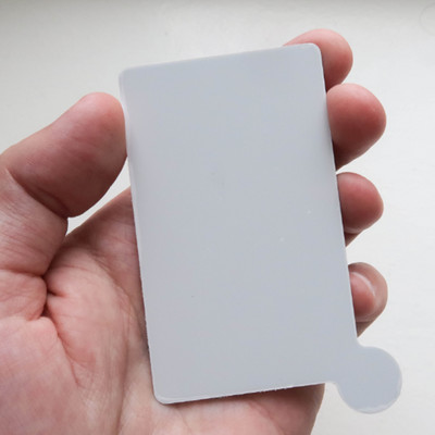 1 PC pārnēsājams mini nesalaužams grima spogulis, kas ir drupināts, kabatas kosmētikas spogulis, PU ādas nerūsējošā tērauda karte, pielāgot logotipu