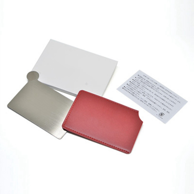 1 PC pārnēsājams mini nesalaužams grima spogulis, kas ir drupināts, kabatas kosmētikas spogulis, PU ādas nerūsējošā tērauda karte, pielāgot logotipu