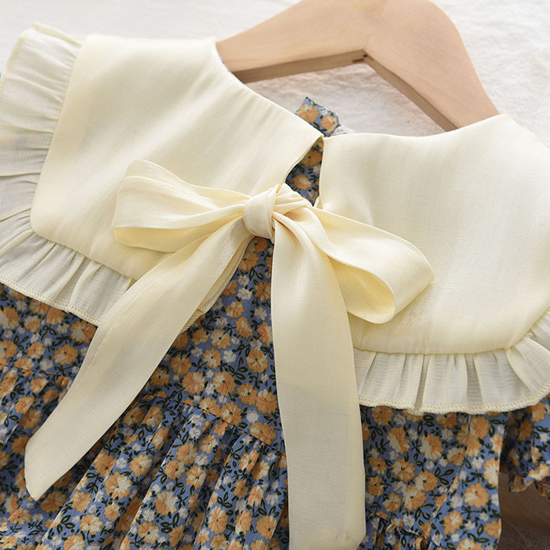 Meiteņu vasaras kleita ar ziediem