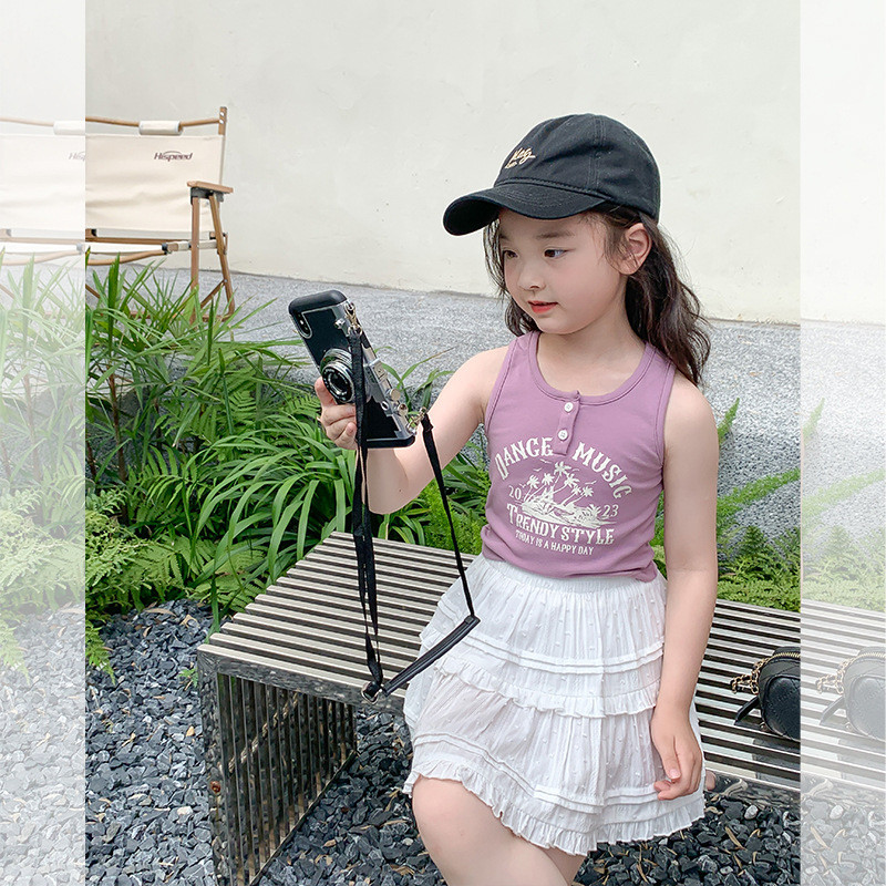 Bērnu apģērbi, meiteņu, saldi mežģīņu svārki 2024. gada vasarā, jauni, moderni princese, mīļi, mīlīgi meiteņu svārki, balti slāņaini kroku svārki