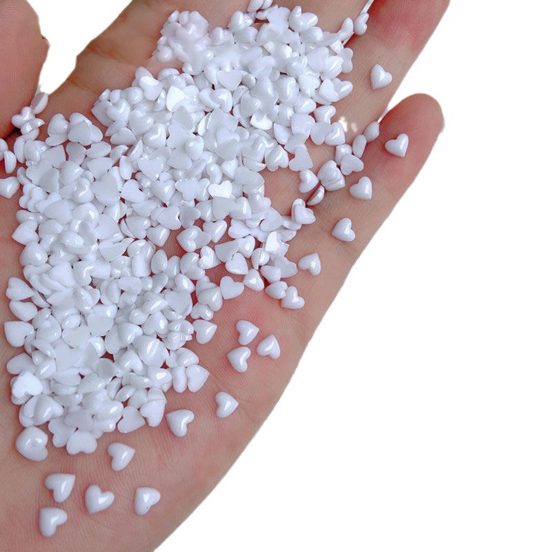 100 gab. Nail Art Mini Sirds piekariņi, 4 x 5 mm maisījums/balti sveķi, jauki Rhinestones, sirds formas nagu 3D uzlīmes manikīra nagu piegādei