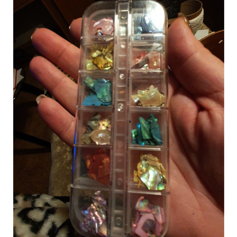 Neregulāras Abalone Shell nagu mākslas pārslas 12 režģi/kaste Dabiskas jūras gliemežvāku šķēlītes nagu piekariņi 3D spīdīgi gliemežvāku vizuļi manikīra pārslas