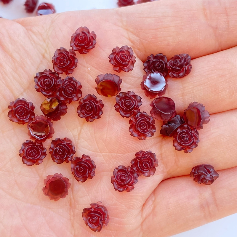 100 gab. Jauni jauki 8 mm sveķu mini ziedi ar plakanu muguru Cabochon albums Kawaii DIY rotājumi aksesuāri