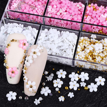 6Grid 3D смесени розово бели малки цветя Талисмани за нокти със златни сребърни мъниста Kawaii Resin Модни анимационни декорации за нокти Направи си сам