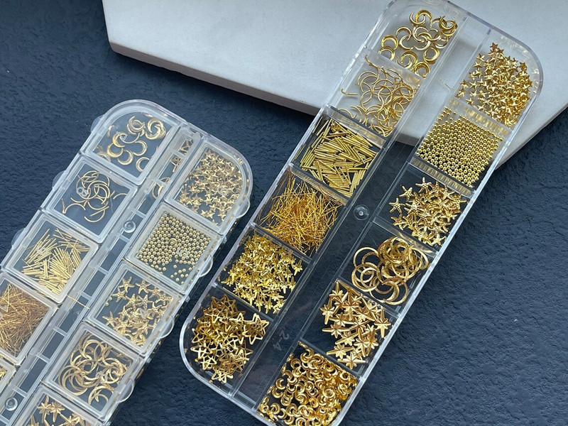 Zlatni metalni ukrasi za nitne 12 stilova/kutija zakovica s perlama u obliku mjeseca i sunca metalik 3D privjesak za nokte Zlatna i srebrna zakovica za dodatke za nail art