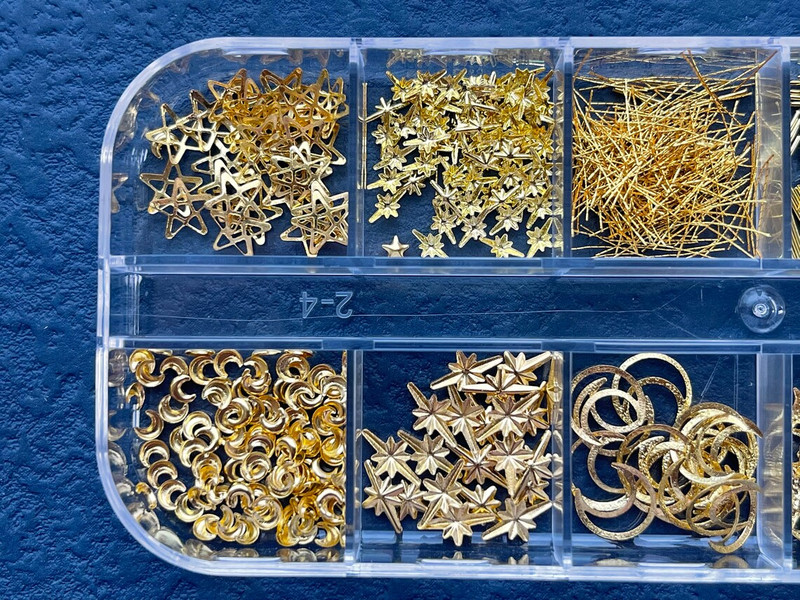 Zlatni metalni ukrasi za nitne 12 stilova/kutija zakovica s perlama u obliku mjeseca i sunca metalik 3D privjesak za nokte Zlatna i srebrna zakovica za dodatke za nail art