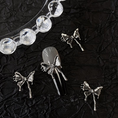 10 komada Gothic Punk Style Nail Art Charms Antikno srebrna legura Isusov katolički križ Dodaci Devilski anđeoski ukrasi za nokte