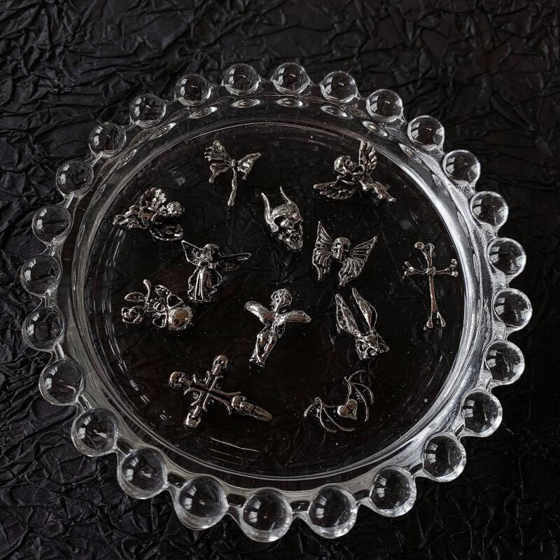 10 komada Gothic Punk Style Nail Art Charms Antikno srebrna legura Isusov katolički križ Dodaci Devilski anđeoski ukrasi za nokte
