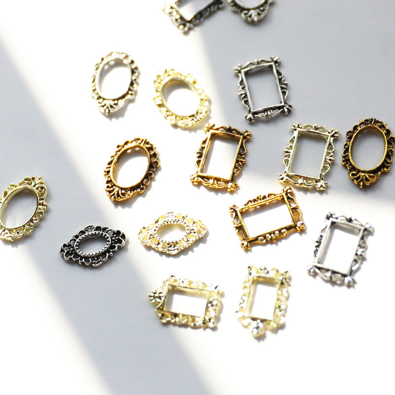 20 gab. Vintage nagu mākslas rāmji četru krāsu daudzveidīgas formas retro sakausējuma nagu dizaini Piekariņi, lieli dārgakmeņi nagu piederumiem 2022