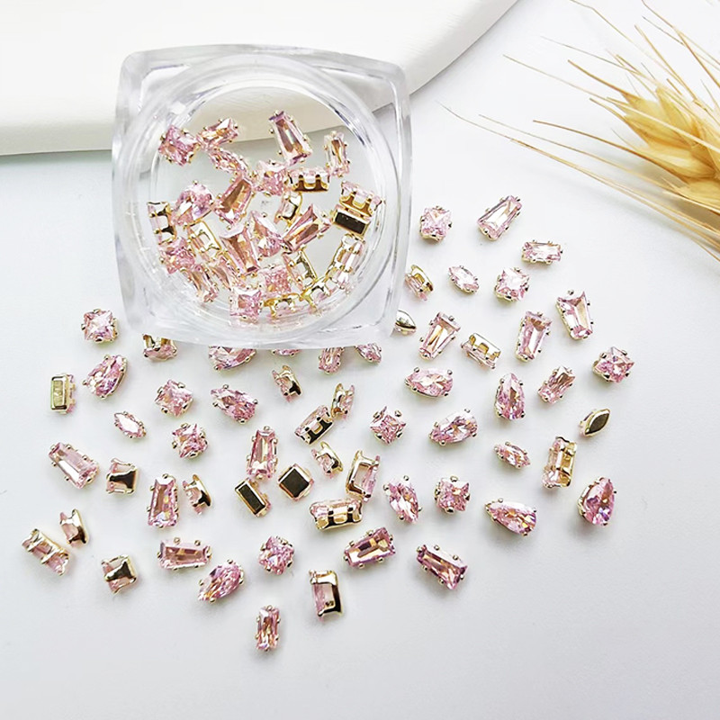 40 gab. Spīdīga kristāla 3D nagu mākslas kalnu strēles rotājumi forma plakana stikla dimanta rotaslietas dizaina manikīra aksesuāri