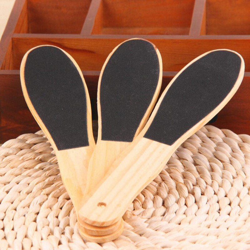 Profesionāls kauliņu noņemšanas līdzeklis pēdu vīlītēm Koka pedikīra rīve, lai izlīdzinātu cietu, rupju, sausu, izturīgu ādu Divpusēja pēdu vīle