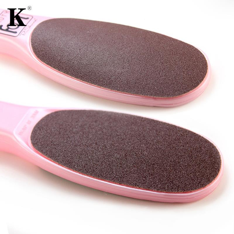 Profesionalus dildės dvipusis pėdų dilgėlinės nuospaudų šalinimo priemonė pėdoms Medinė pedikiūro trintuvė, skirta išlyginti kietą, šiurkščią, sausą, kietą odą