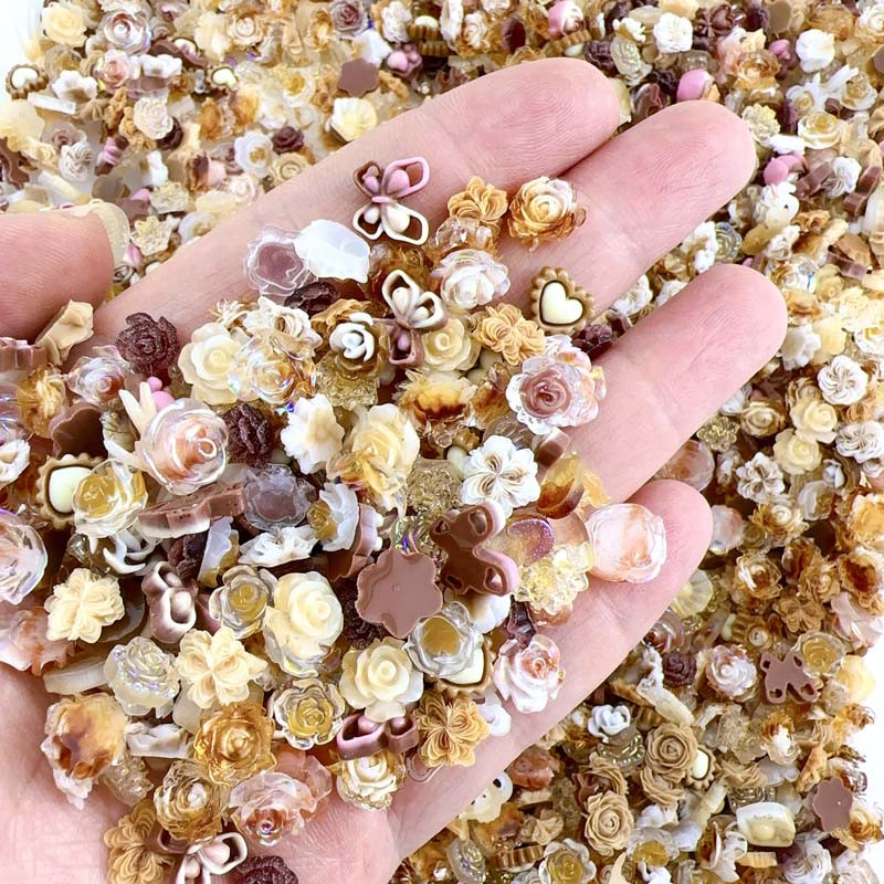 50 gab. Nejauši sajaukti sveķu nagu mākslas piekariņi, tumsā mirdzoši Bow Love Bear, dažādi nagu mākslas dekoratīvie aksesuāri nagu kristāls, DIY