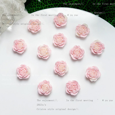 50 gab. nagu sveķu ziedu formas piekariņi, 8 mm nagu spīdums tumsā, daudzkrāsaini ziedu dizaini nagu piederumi