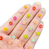 100 gab. Jauni 6 mm Kawaii jauki jaukti ziedi, plakana aizmugure, sveķu kabošoni.