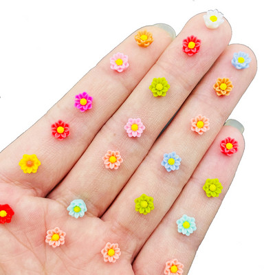 100 gab. Jauni 6 mm Kawaii jauki jaukti ziedi, plakana aizmugure, sveķu kabošoni.