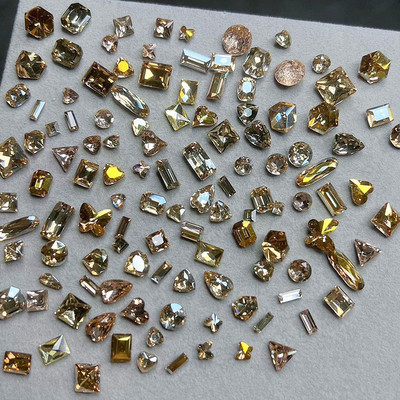 50Pcs/Lot Multi-Shapes Nail Art Svjetlucavi kamenčići Sjajno staklo sa zašiljenom stražnjom stranom DIY Dragulji Kamenje za Nail Art 3D Dodaci Privjesci