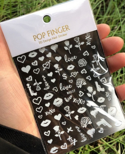 Nagu mākslas uzlīmes Sirds 3D nagu uzlīme Zelta sudraba melna Seksīgi sarkana nagu dizaina uzlīme ar mirdzošu pūdera nagu aksesuāriem