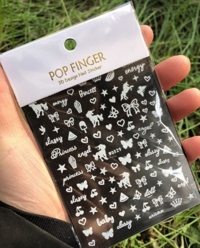 Nagu mākslas uzlīmes Sirds 3D nagu uzlīme Zelta sudraba melna Seksīgi sarkana nagu dizaina uzlīme ar mirdzošu pūdera nagu aksesuāriem