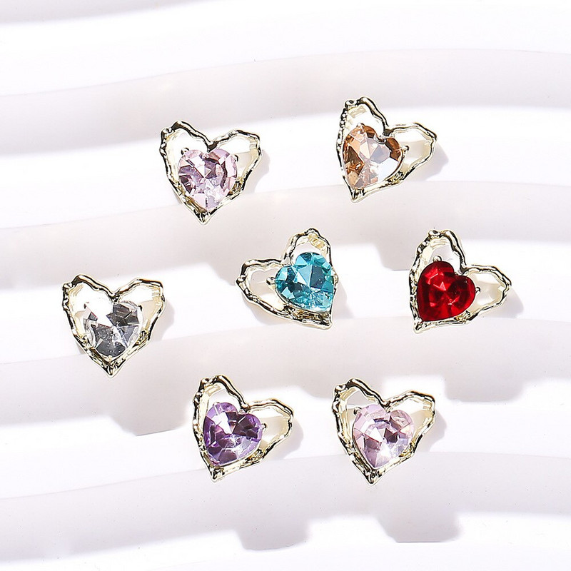 30 GAB Mīlestības nagu sakausējuma 3D rotaslietas, izdobtas mīlestības dimanti, krāsaini gaiši, grezni, mīlestības formas dimanta nagu dekori