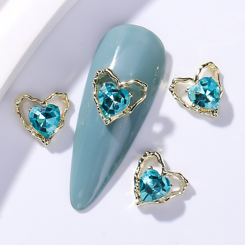 30 GAB Mīlestības nagu sakausējuma 3D rotaslietas, izdobtas mīlestības dimanti, krāsaini gaiši, grezni, mīlestības formas dimanta nagu dekori