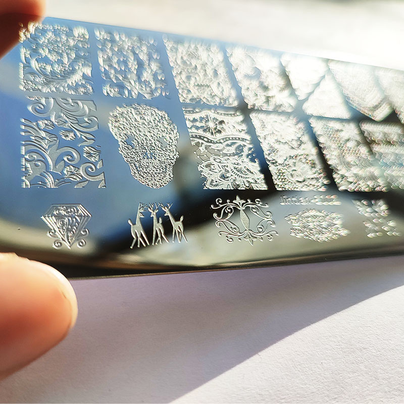 Jauki dzīvnieku nagu apzīmogošanas plāksnes Kaķu gulbja attēlu drukāšanas veidne nerūsējošā tērauda nagu dizaina zīmogu rīki mežģīņu ziedu apdruka