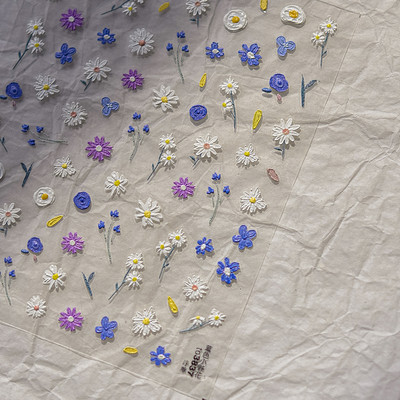 1 gab., baltu margrietiņas ziedu reljefs 3D uzlīmes pavasara vasaras nagu uzlīmes nagu mākslas dekorēšanai manikīra DIY uzlīmes