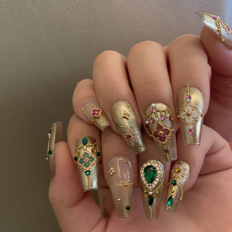 Augstas kvalitātes nagu mākslas uzlīme Zelts Sudrabs Melns Balts Karaliskais dārgakmens DIY Manikīra uzlīme Dekorācija T-2802