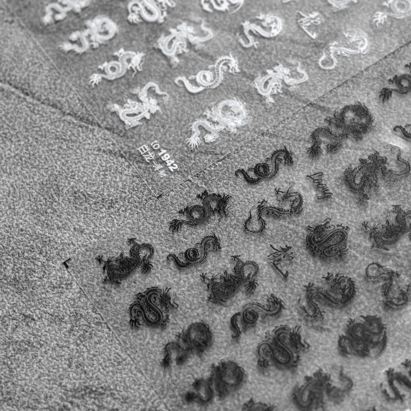 Melnbaltā ķīniešu pūķa reljefa līmējošā nagu mākslas uzlīmes dizaina dekorācijas uzlīmes DIY folijas mākslas manikīrs T-1778